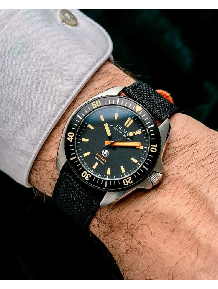 MONTRE PHOCEA JONSEN × FROJO